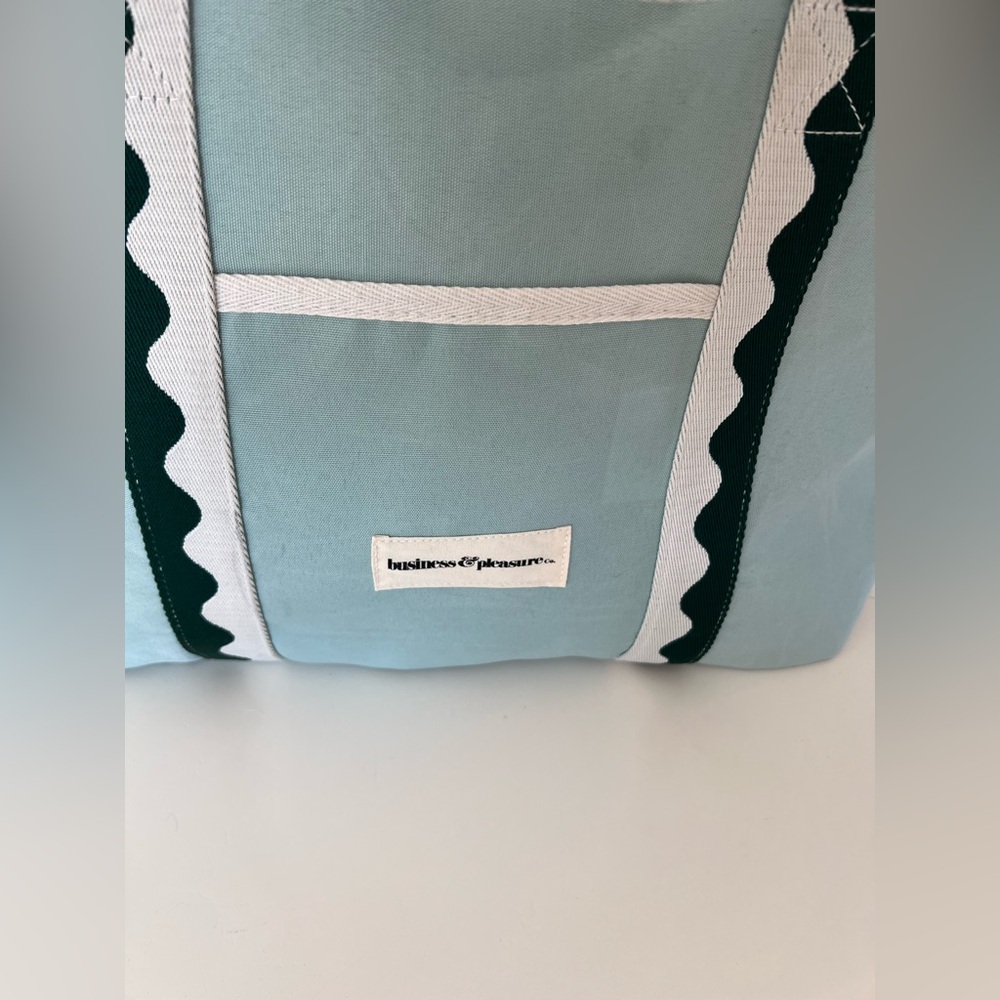 Business & Pleasure Co. The Holiday‎ Cooler Tote Back In Rivie Green NWT - Picture 6 of 16
